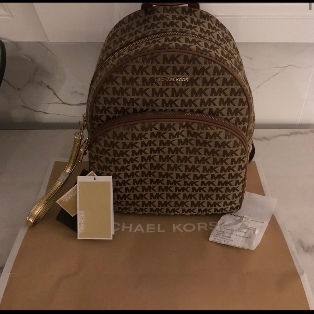 Michael Kors LG Abbey Bookbag - used once. MK
